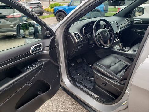Used 2019 Jeep Grand Cherokee Limited AWD/4WD image 9
