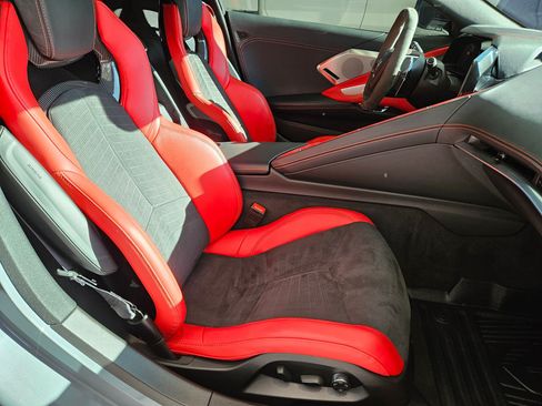 Used 2025 Chevrolet Corvette Stingray Preferred Cpe w/ Z51 Performance Package RWD image 29