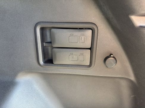 Used 2021 Chevrolet Equinox Premier image 13