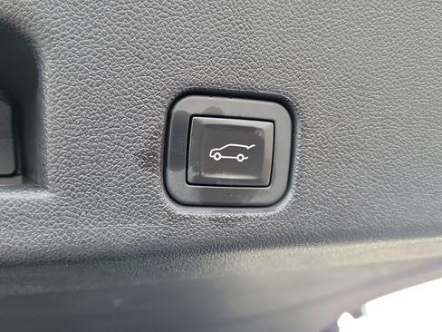 Used 2024 Chevrolet Traverse LT w/ LPO, Floor Liner Package FWD image 11