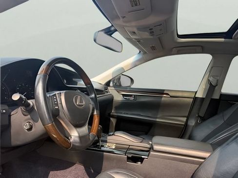 Used 2014 Lexus ES 350 w/ Luxury Package FWD image 11