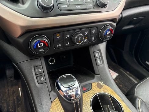 Used 2017 GMC Acadia Denali w/ Technology Package AWD/4WD image 25