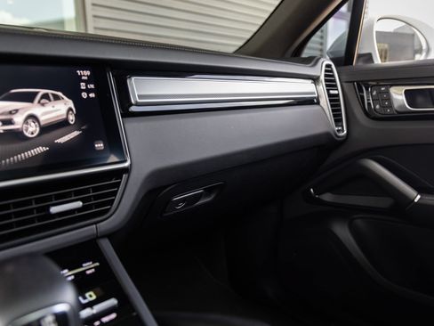 Certified 2023 Porsche Cayenne S AWD/4WD image 32