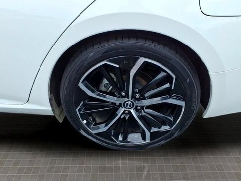Used 2024 Nissan Altima 2.5 SR FWD image 9