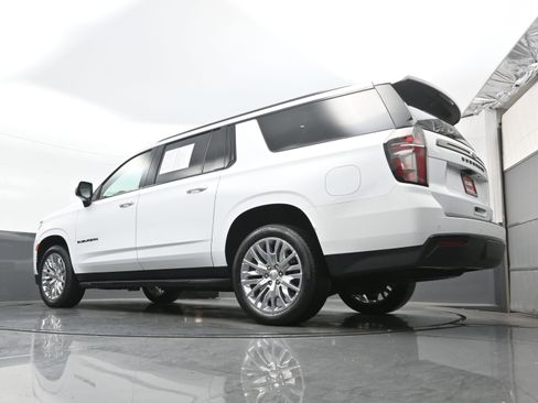 Used 2023 Chevrolet Suburban RST w/ Luxury Package image 32