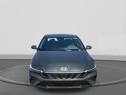 New 2026 Hyundai Elantra SE FWD image 2
