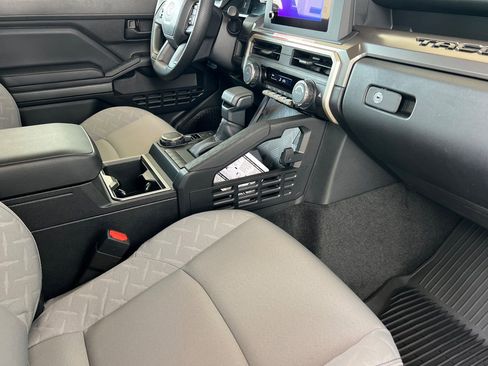 Certified 2025 Toyota Tacoma SR5 image 19