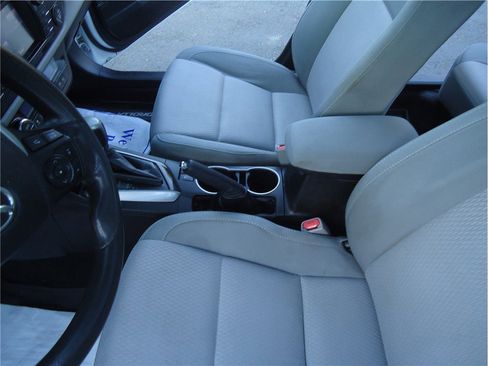 Used 2015 Toyota Corolla LE FWD image 18