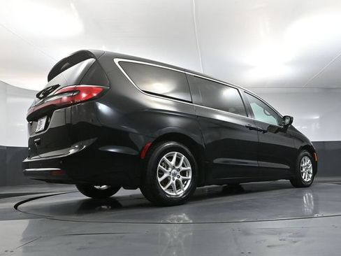 Used 2024 Chrysler Pacifica Touring-L FWD image 51