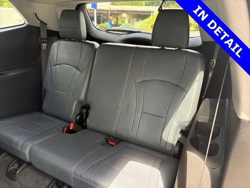 Used 2019 Buick Enclave Essence FWD image 17