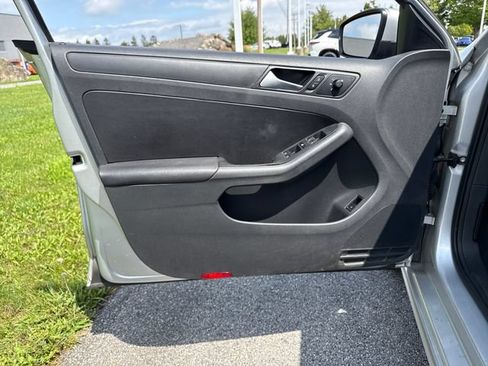 Used 2014 Volkswagen Jetta SE FWD image 22