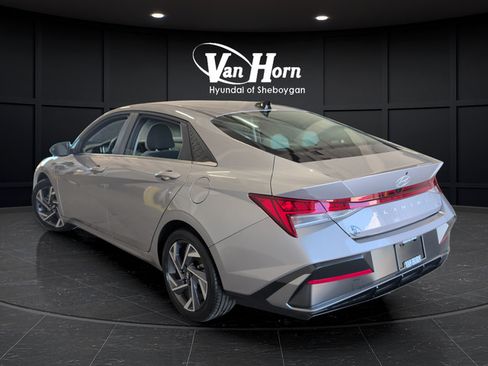 Certified 2025 Hyundai Elantra Limited FWD image 5