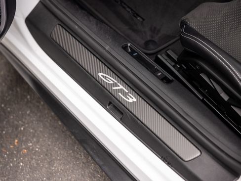 Certified 2025 Porsche 911 GT3 RWD image 31