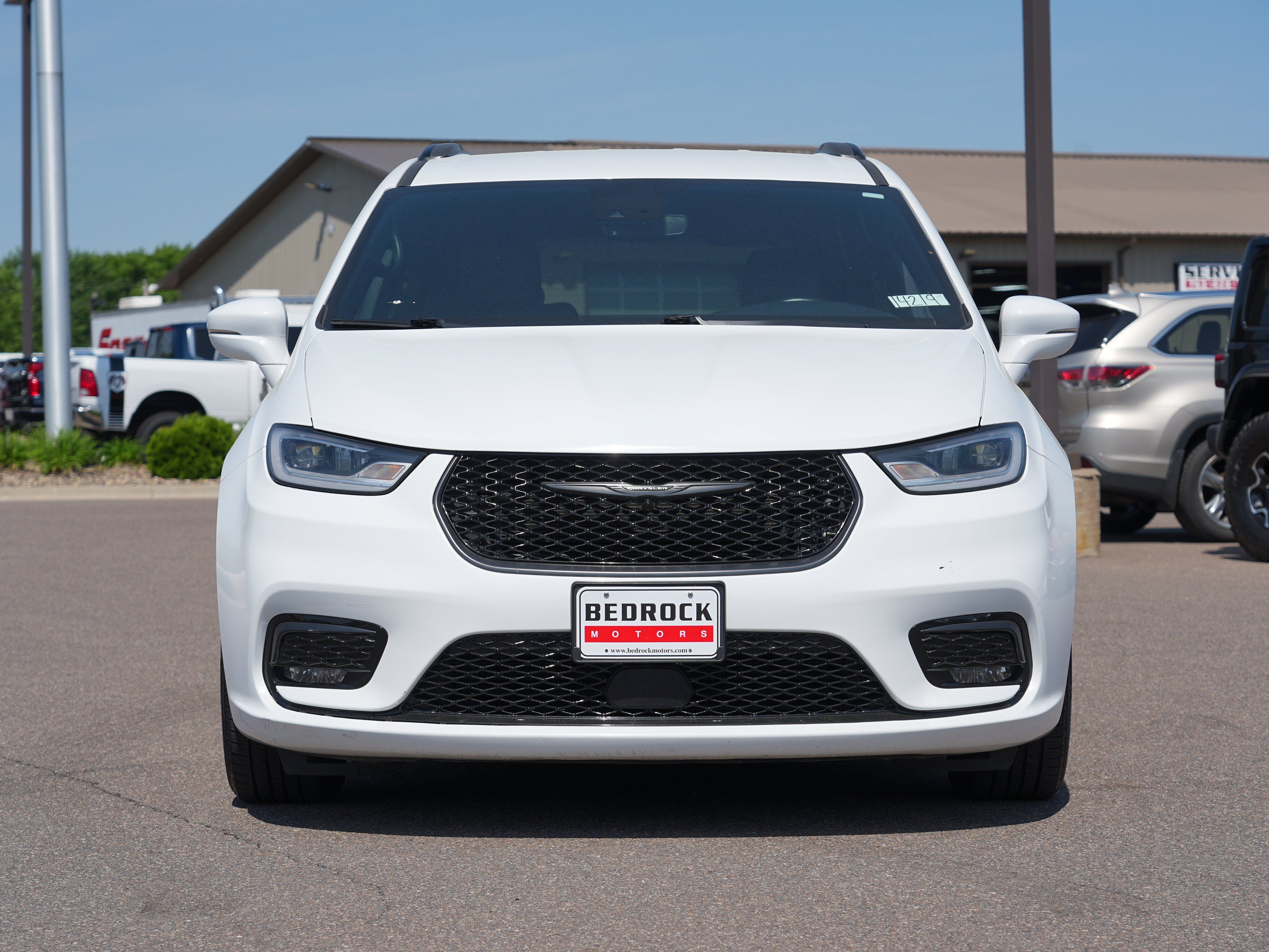 Used 2021 Chrysler Pacifica Touring-L w/ S Appearance Package FWD image 8