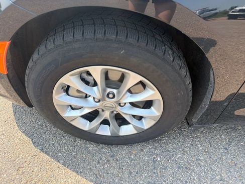 Used 2023 Chrysler Pacifica Touring-L w/ Uconnect Theater Family Group AWD/4WD image 38