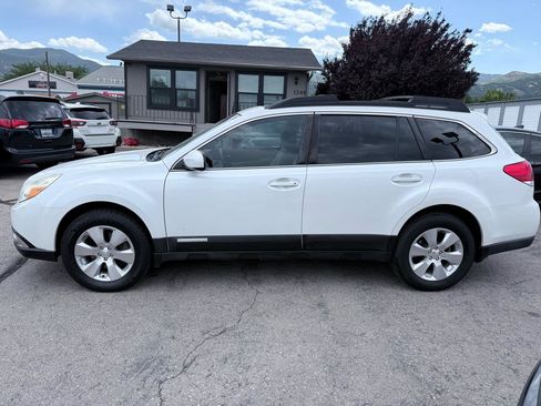 Used 2011 Subaru Outback 3.6R Limited w/ PWR Moonroof Pkg AWD/4WD image 2