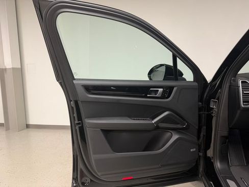 Certified 2019 Porsche Cayenne AWD/4WD image 31