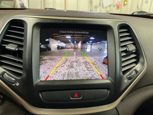 Used 2014 Jeep Cherokee Trailhawk w/ Comfort/Convenience Group AWD/4WD image 27
