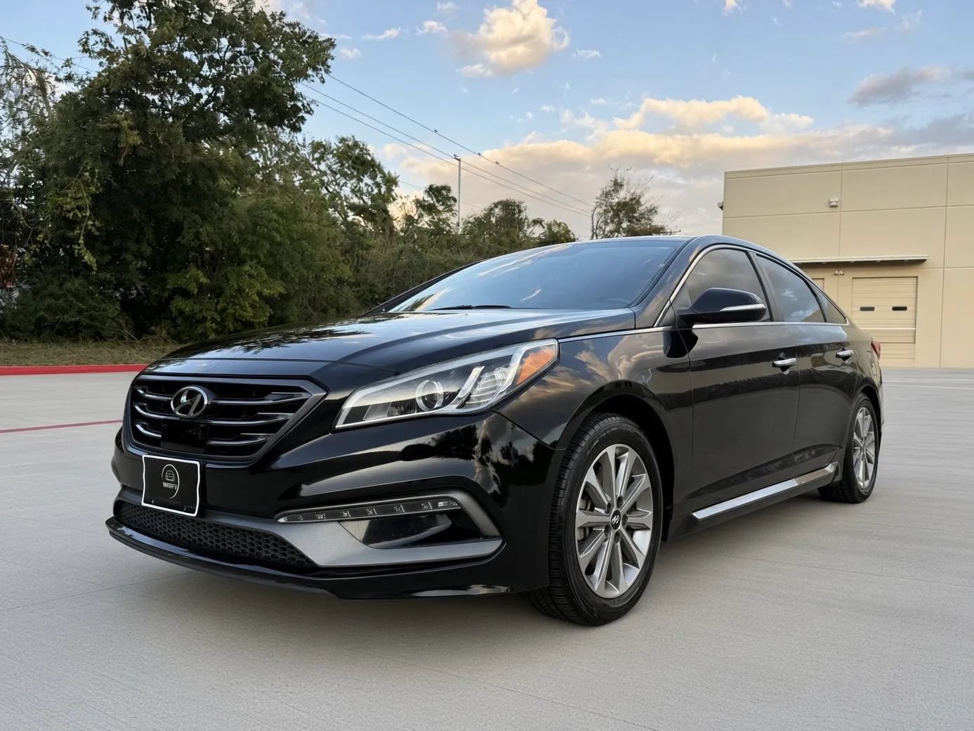 Used 2017 Hyundai Sonata Limited w/ Ultimate Package 04 FWD image 2