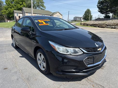 Used 2017 Chevrolet Cruze LS FWD image 4