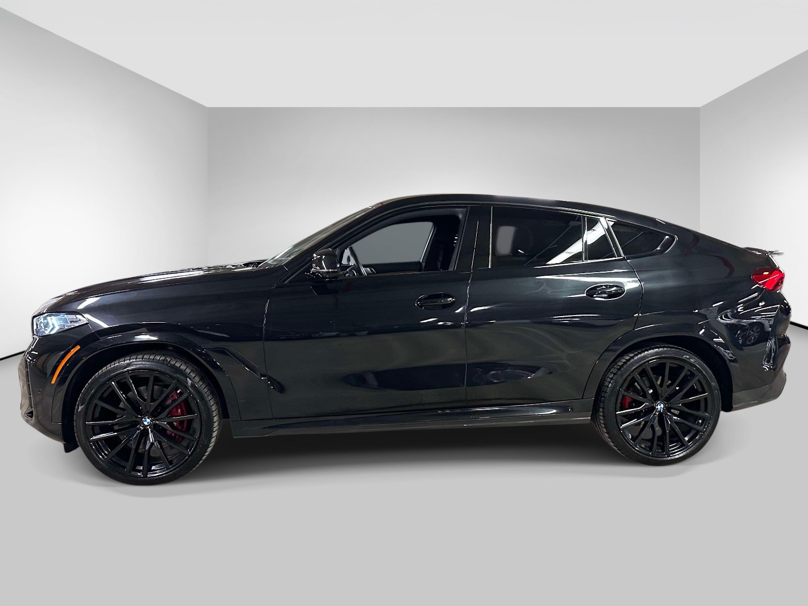 Used 2024 BMW X6 xDrive40i w/ Executive Package AWD/4WD image 2