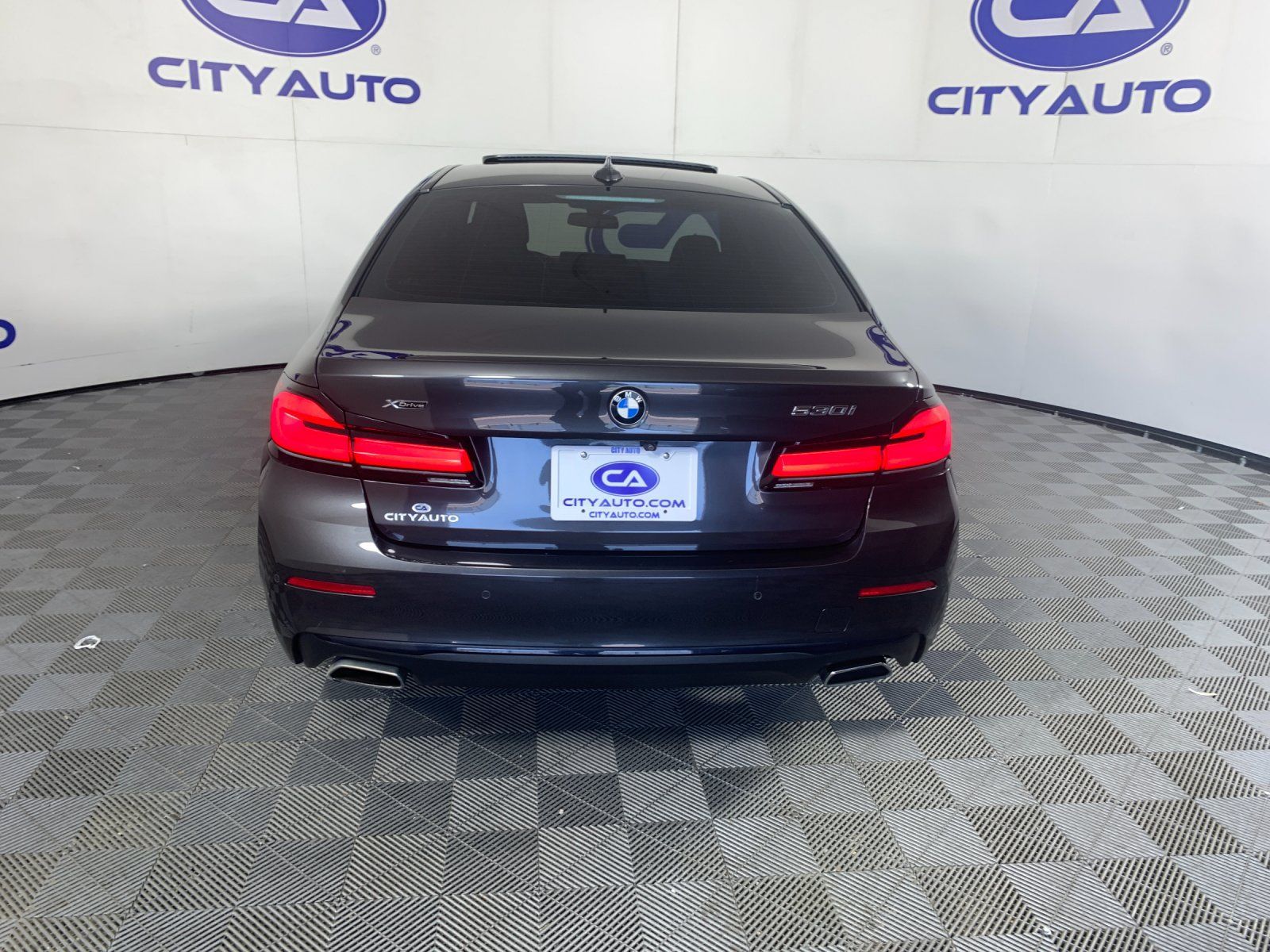 Used 2021 BMW 530i xDrive w/ Convenience Package AWD/4WD image 4