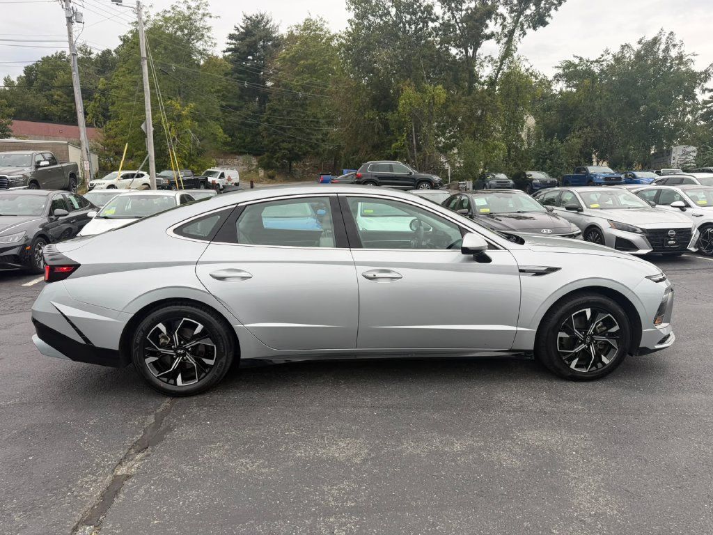 Used 2024 Hyundai Sonata SEL FWD image 6