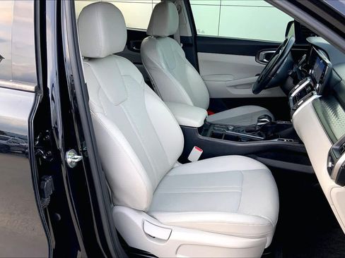 Used 2022 Kia Sorento S FWD image 9