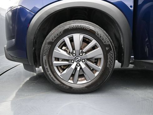 Used 2025 Nissan Pathfinder SV AWD/4WD image 32