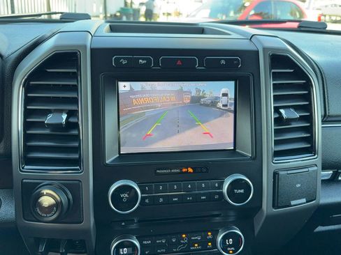 Used 2018 Ford Expedition XLT w/ Equipment Group 202A AWD/4WD image 20