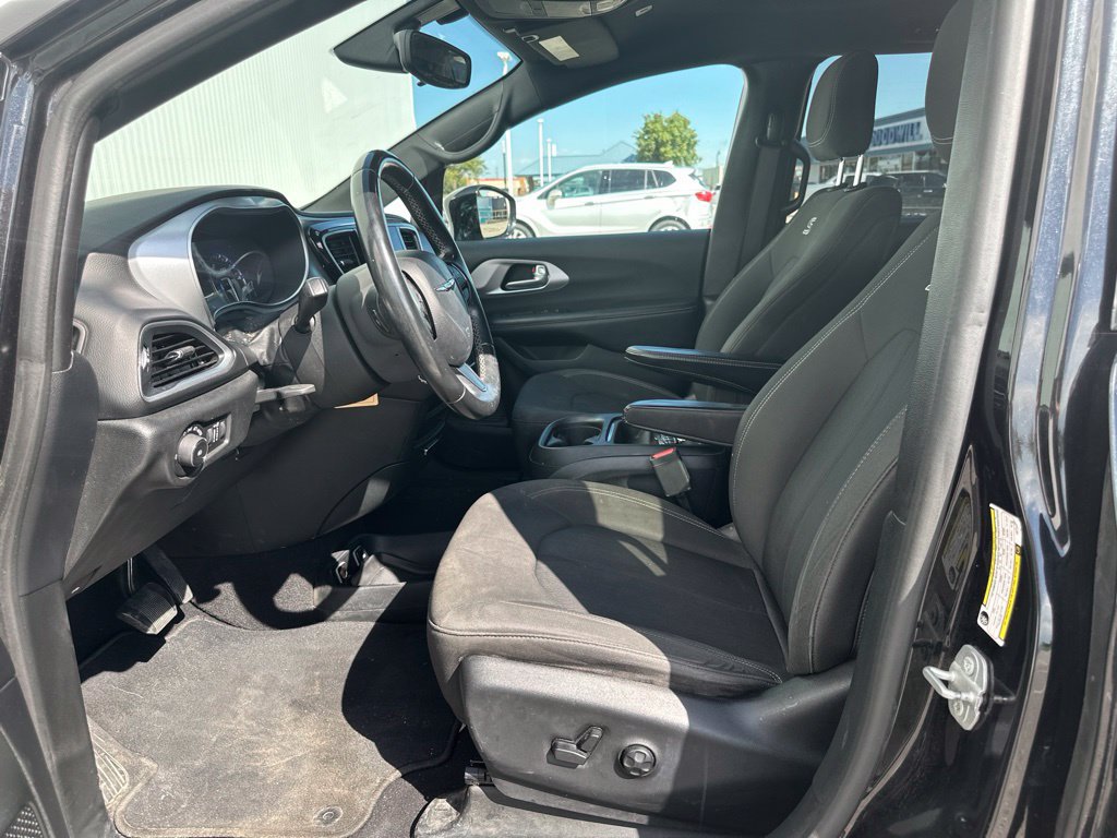 Used 2018 Chrysler Pacifica Touring Plus w/ S Appearance Package FWD image 14