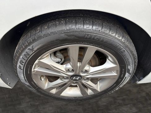 Used 2018 Hyundai Elantra Value Edition FWD image 41