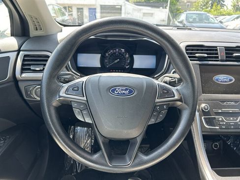 Used 2020 Ford Fusion SE FWD image 13