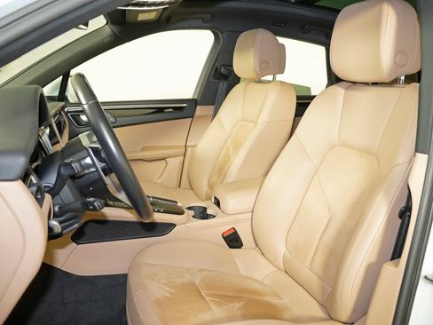 Certified 2021 Porsche Macan AWD/4WD image 4