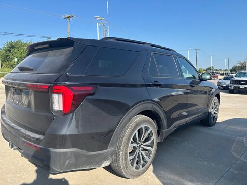 Used 2025 Ford Explorer ST-Line RWD image 2