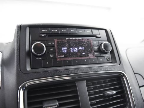 Used 2015 Dodge Grand Caravan SXT image 22