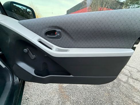 Used 2011 Toyota Yaris 2-Door Hatchback image 21