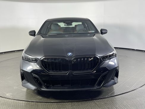 Used 2026 BMW 550e xDrive AWD/4WD image 2