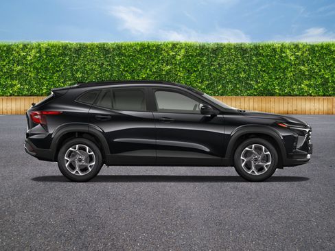 New 2026 Chevrolet Trax LT image 3