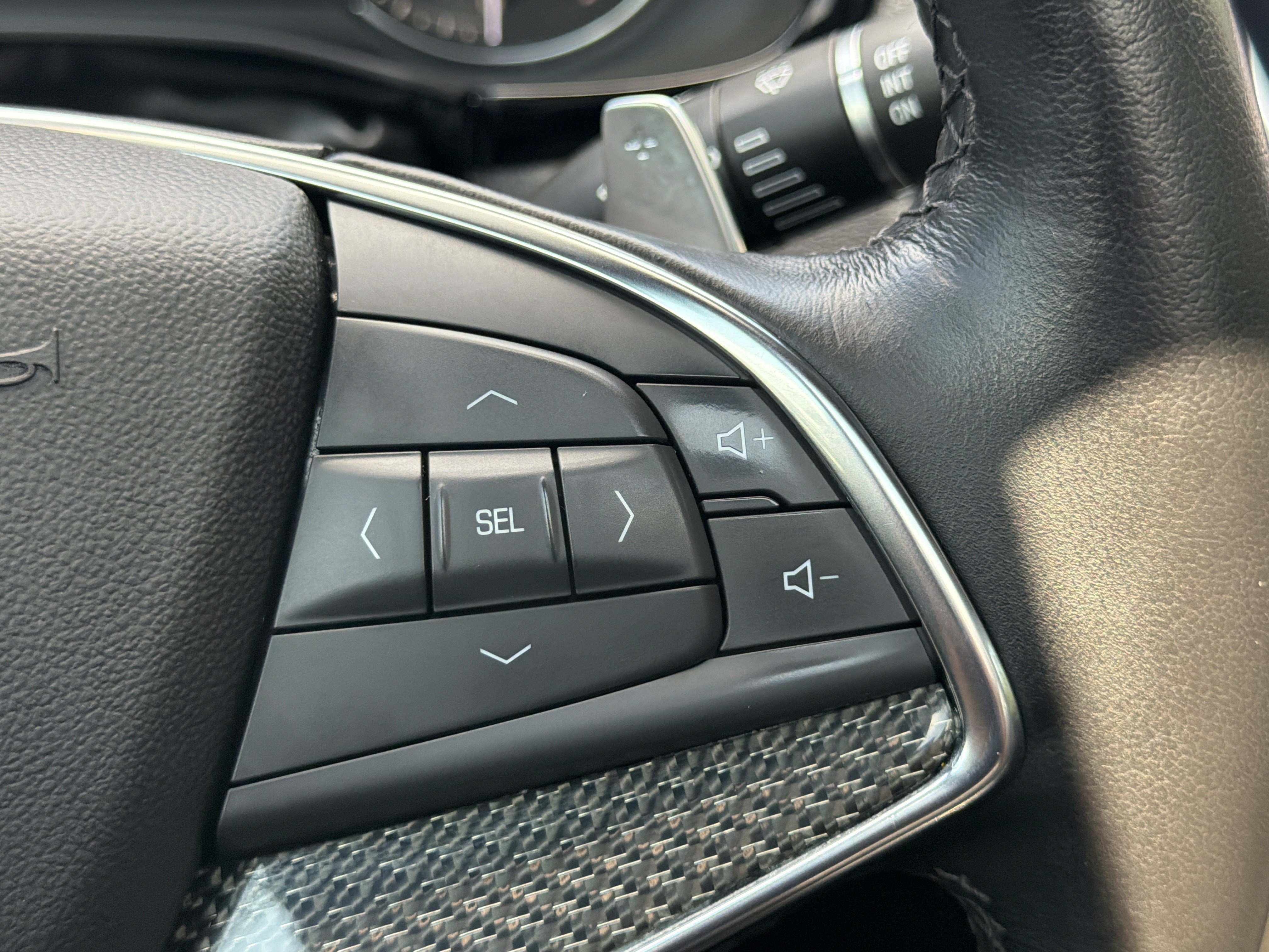 Used 2023 Cadillac XT5 Sportv w/ LPO, Floor Liner Package AWD/4WD image 31