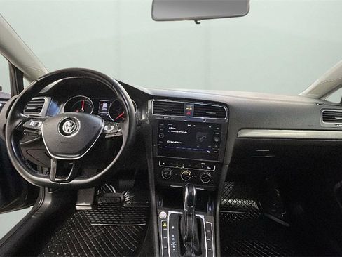 Used 2019 Volkswagen e-Golf SE w/ Driver Assistance Package image 9