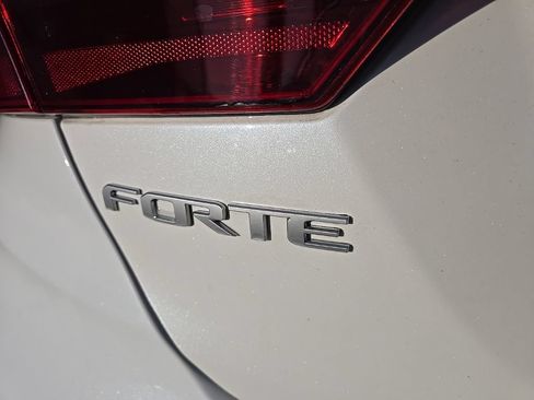 Used 2023 Kia Forte LXS FWD image 5