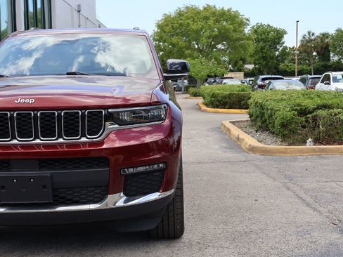 Used 2022 Jeep Grand Cherokee L Limited AWD/4WD image 17