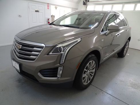 Used 2018 Cadillac XT5 Luxury w/ Driver Awareness Package AWD/4WD image 18