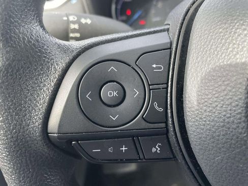 Used 2025 Toyota RAV4 XLE image 32