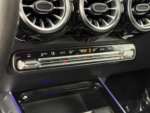 Used 2022 Mercedes-Benz GLB 250 image 38