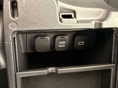 Used 2014 MAZDA MAZDA3 i Sport FWD image 25