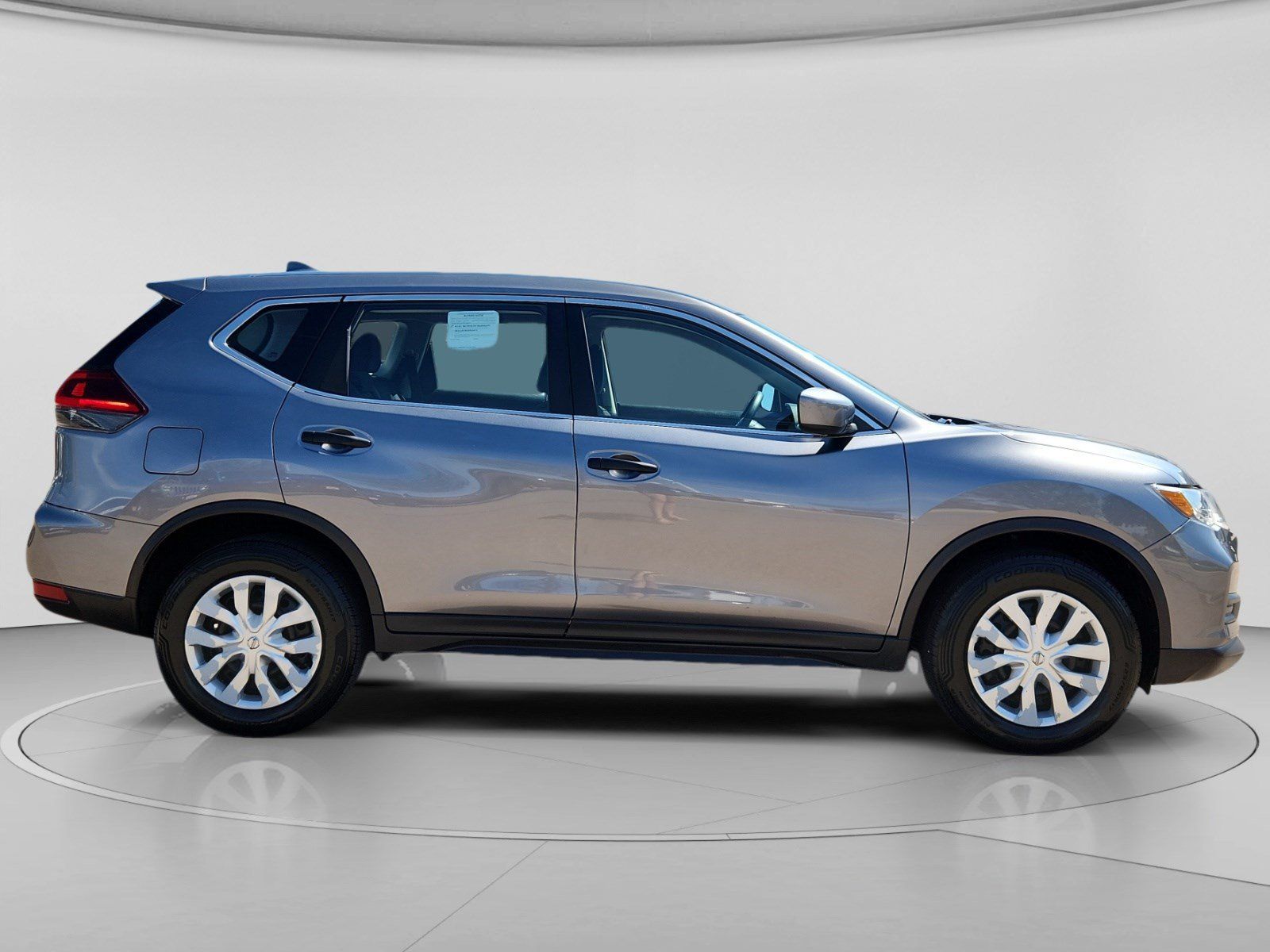 Used 2018 Nissan Rogue S AWD/4WD image 6