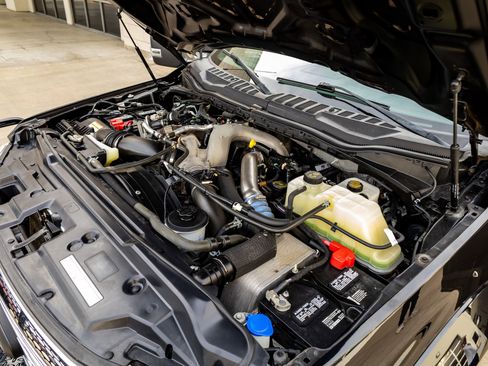 Used 2022 Ford F450 Platinum w/ FX4 Off-Road Package image 38