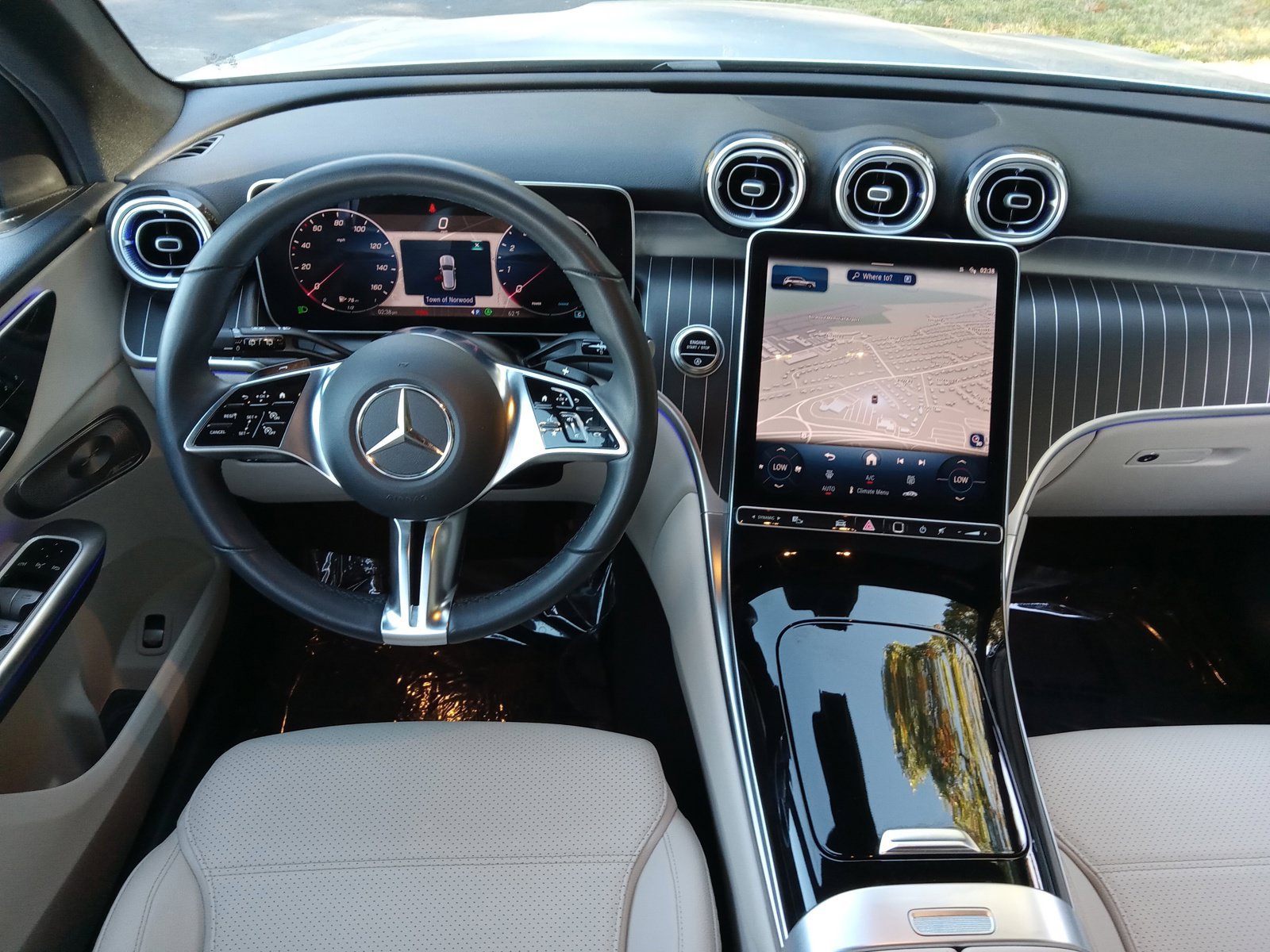 Used 2025 Mercedes-Benz GLC 300 4MATIC image 15